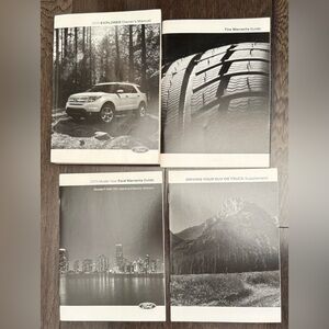 2015 Ford Explorer Owners Manual Set With Case